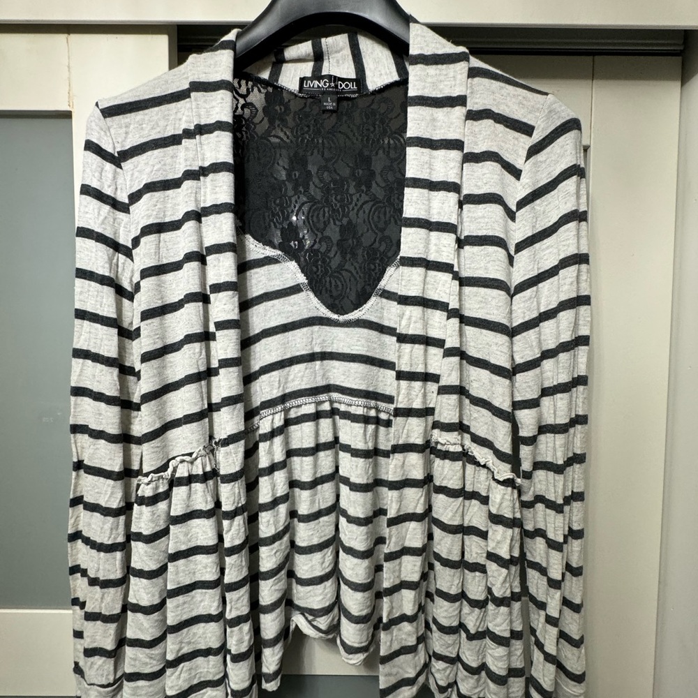 Living Doll LA
Cardigan w/ lace embroidery 
Women’s L